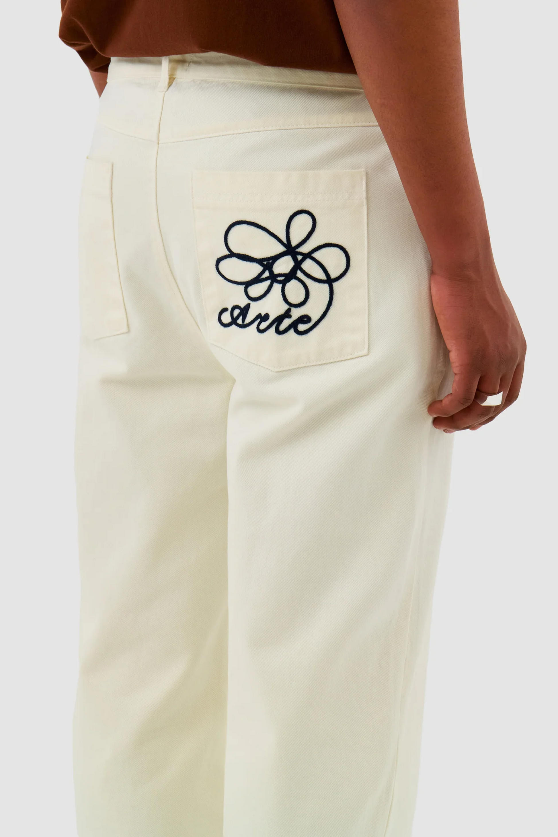 Pantalon Arte - Embroidery Pocket Pants (Cream)