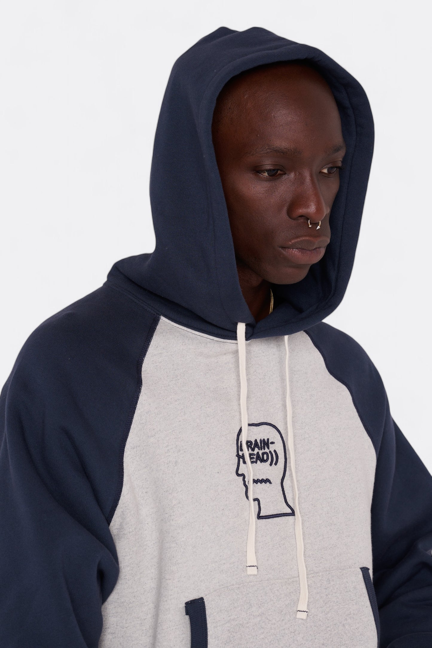 Sweatshirt à Capuche Brain Dead - Fleece Logo Head Raglan Hoodie (Oatmeal / Navy)