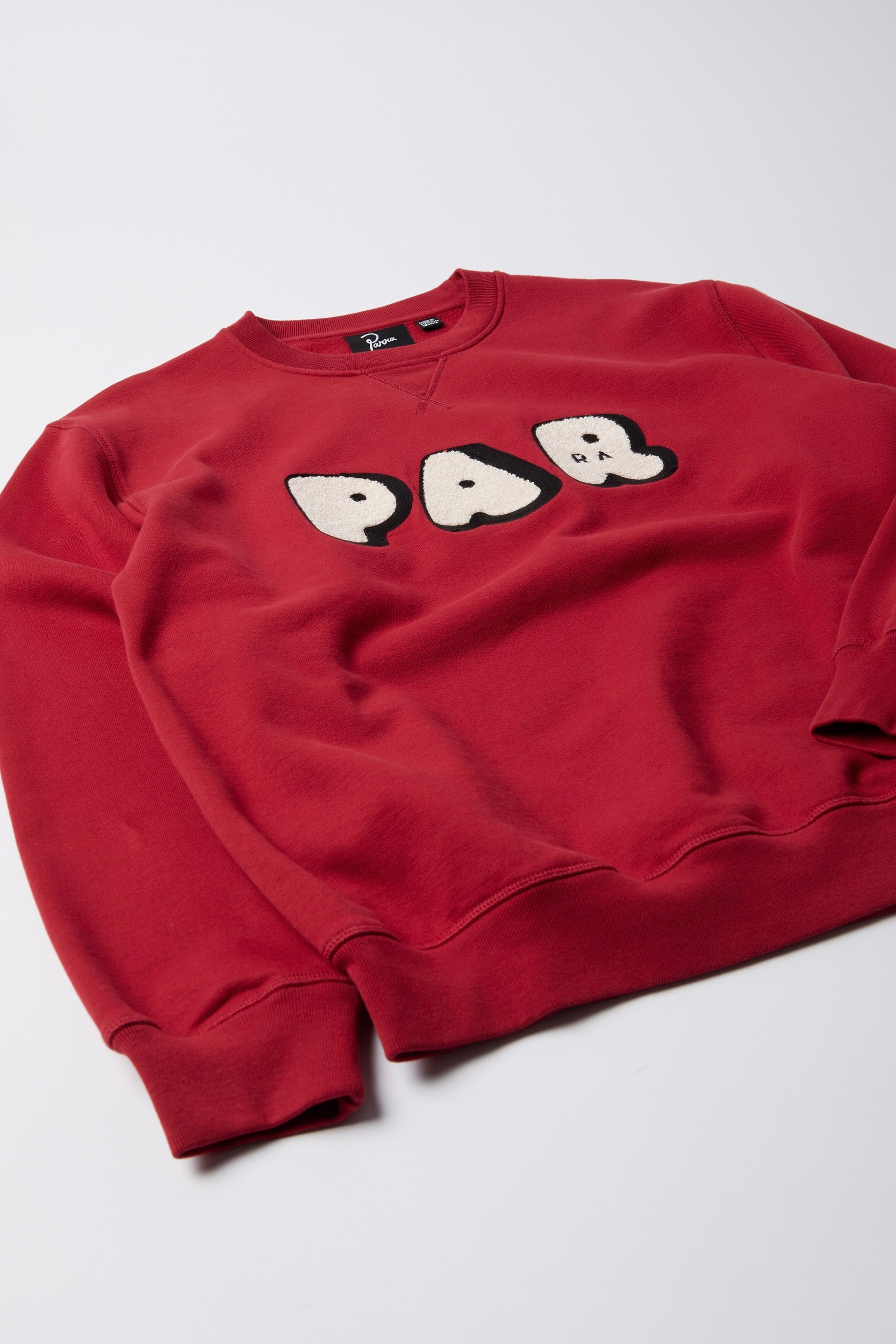 Sweatshirt BY PARRA - Rounded PAR Crew Neck Sweatshirt (Ruby Red)