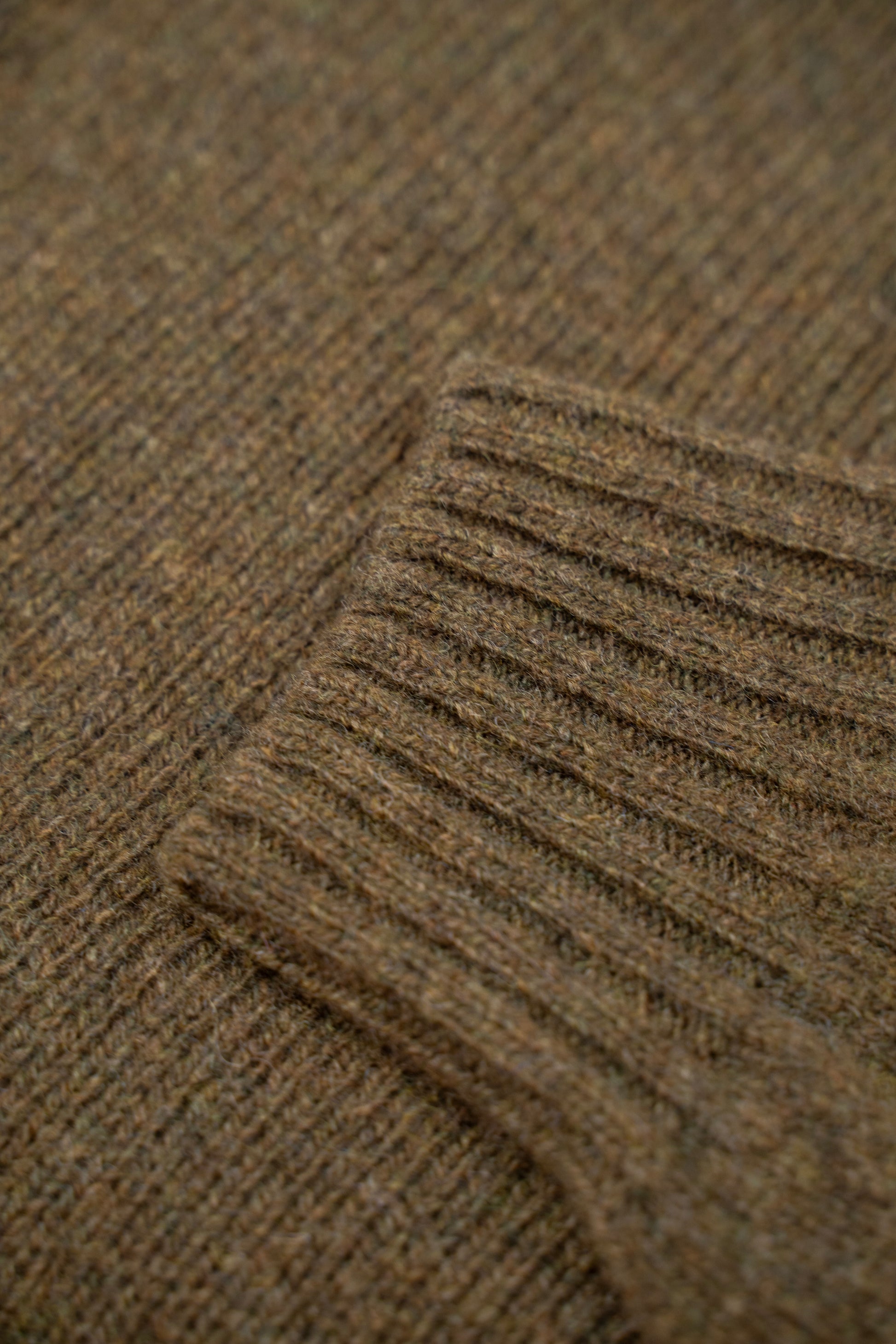 Harley Of Scotland - Pull Shetland Col Rond (Dark Olive)