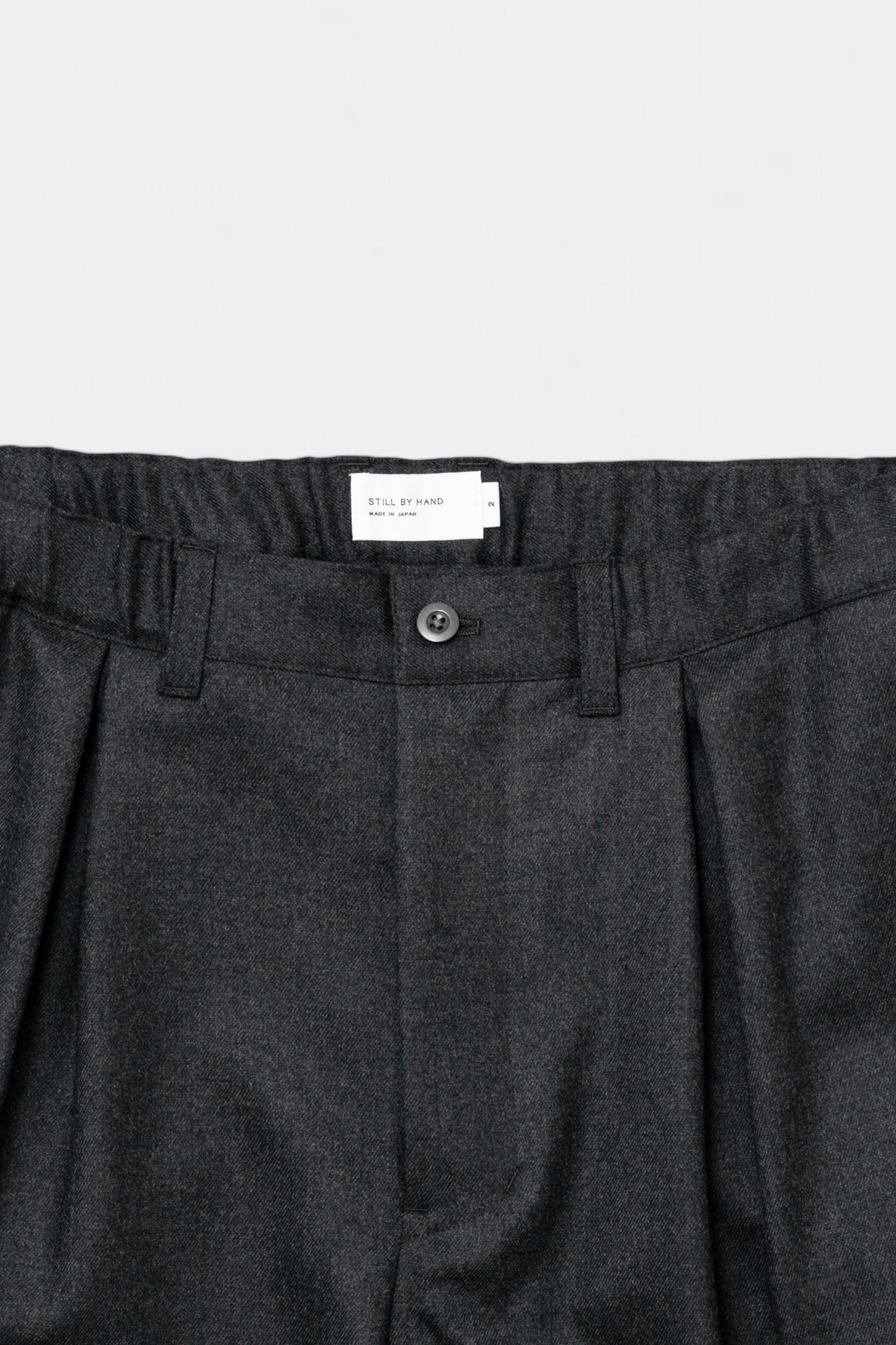 Pantalon en laine Still By Hand - Box Pleat Wool Pants (Charcoal)